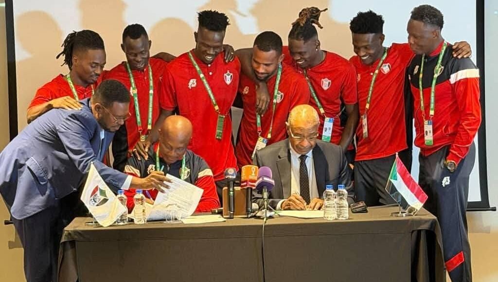 مدرب المنتخب السوداني يُحضر لمفاجأة قبل بداية المنافسات القارية