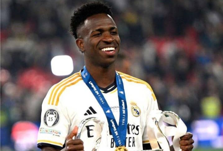 براتب أعلى .. تحول جذري في تجديد عقد فينيسيوس