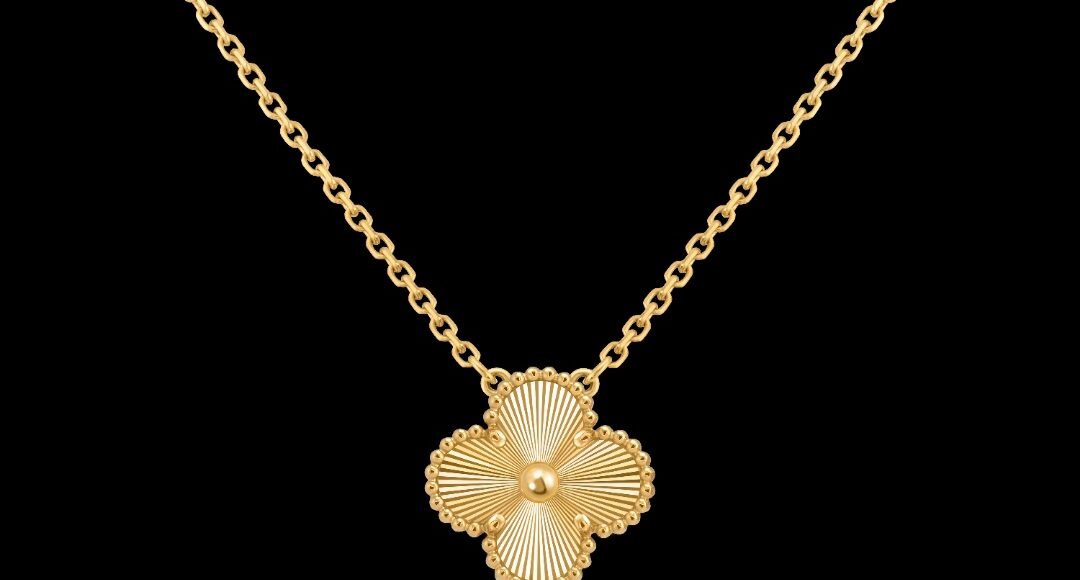 قلادة الألهمبرا : أشهر قطع الإكسسوار من فان كليف آند آربلز