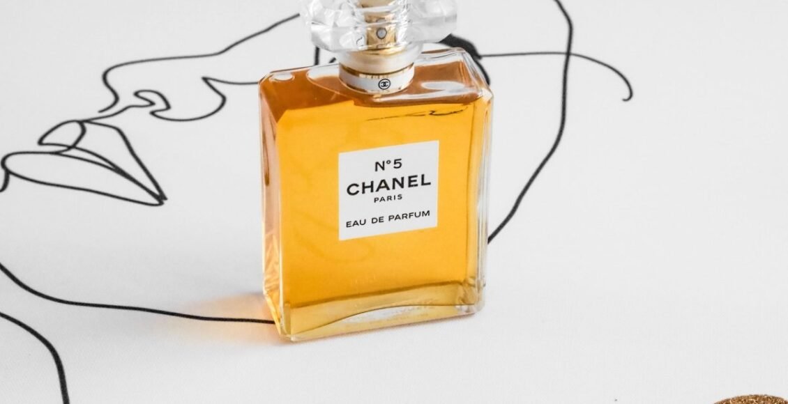 شانيل : حين يتحول العطر إلى اسطورة فخامة